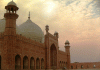 Badshahi-Mosque-Side-view-Pakistan.gif